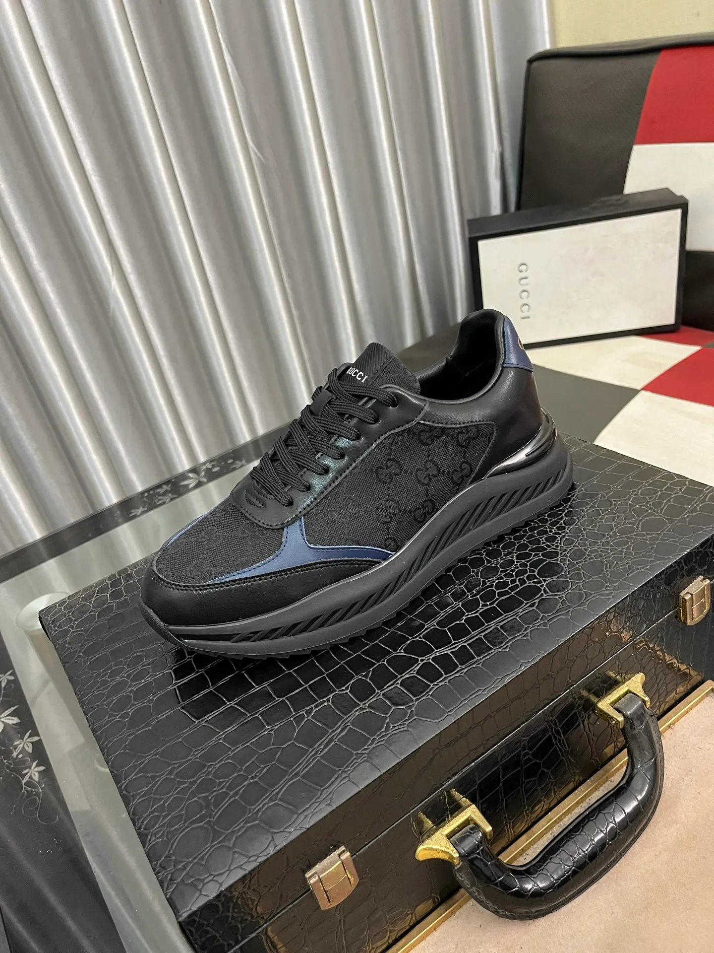 Men's shoes 💰458⌚️⌚️[GUCCI] The latest trendy men's casual shoes, the fabric is made of embossed cowhide imported from Italy, comfortable sheepskin lining + feet, the original outsole is wear-resistant and non-slip, high-level version, size: 38-444️⃣Colors available